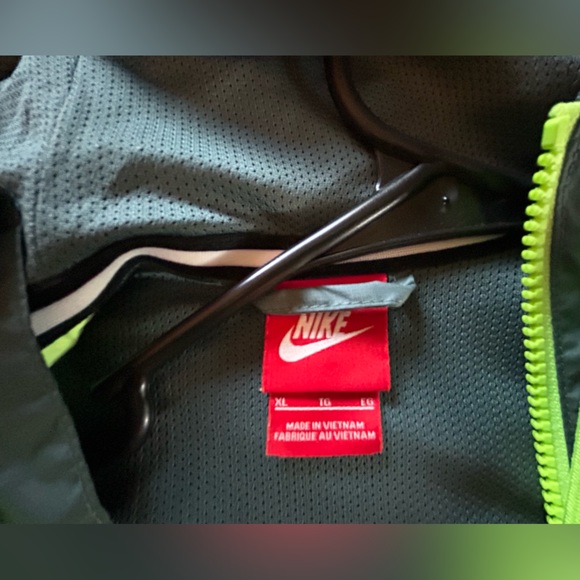 Men’s Nike windbreaker zip-up - Picture 3 of 4